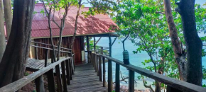  Jungle Hill Beach Bungalow  Ko Siboya